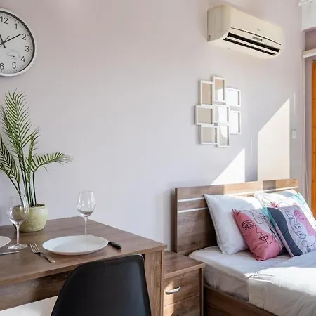 Ani's Stylish W Terrace In Apartament Larnaca