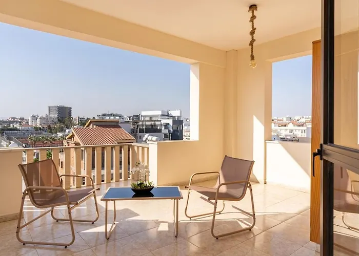 Ani's Stylish W Terrace In Lägenhet